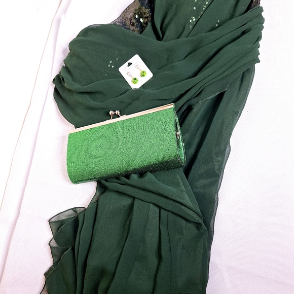 NWT Chi,Chi London " The Emerald Elegance".  Plus size Prom formal size 28. - Picture 6 of 14